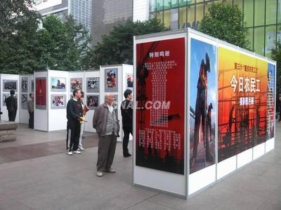 鋁型材在廣告展覽攝影背景中的應(yīng)用優(yōu)勢(shì)解析——專(zhuān)訪(fǎng)中鋁網(wǎng)廣告器材產(chǎn)品專(zhuān)家